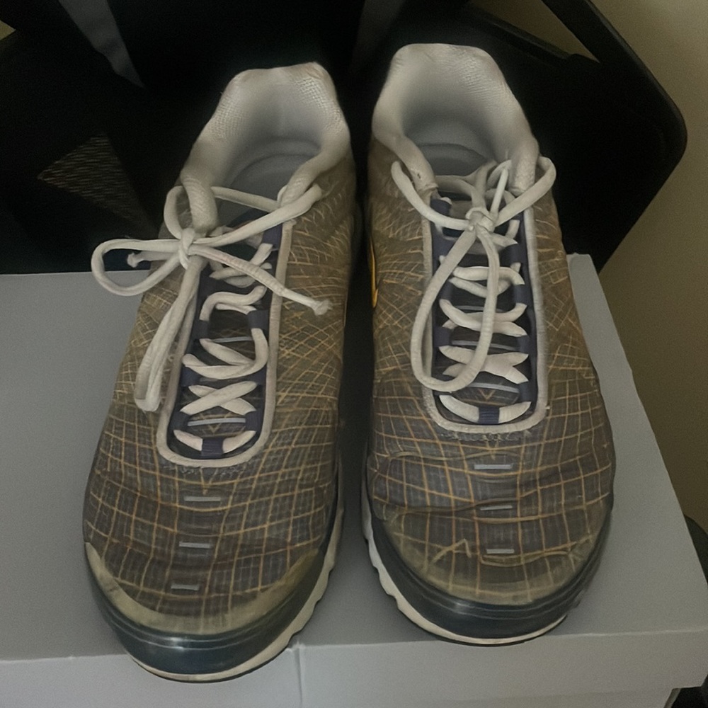 Air Max Plus - Picture 2 of 3